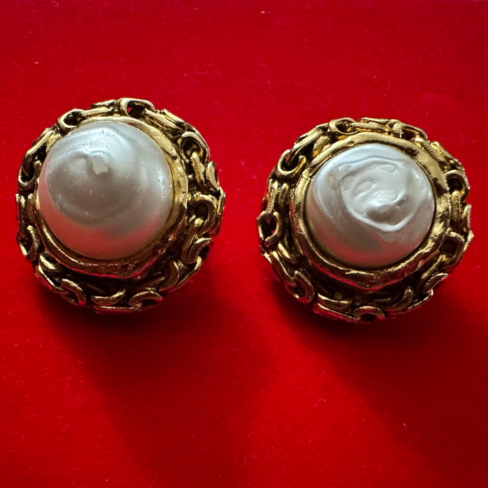 Chanel Button Earrings W/Textured Faux Pearl Antique Gold Chain Setting Vintage